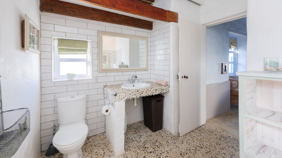 4 Bedroom Property for Sale in Struisbaai Western Cape